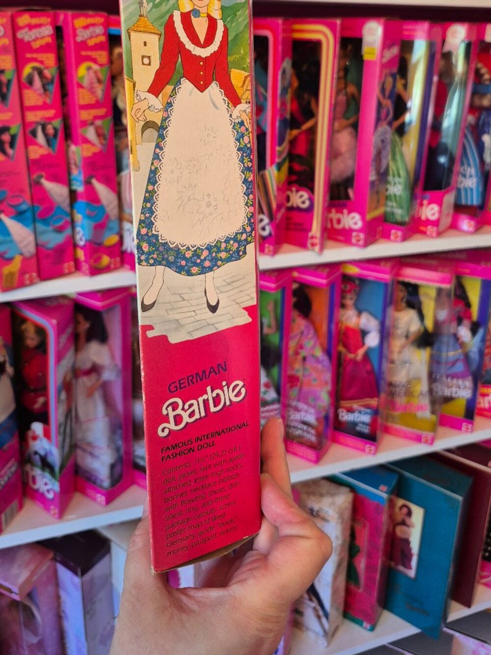 1986 Dolls of the Word German Barbie NIB - Picture 8 of 9